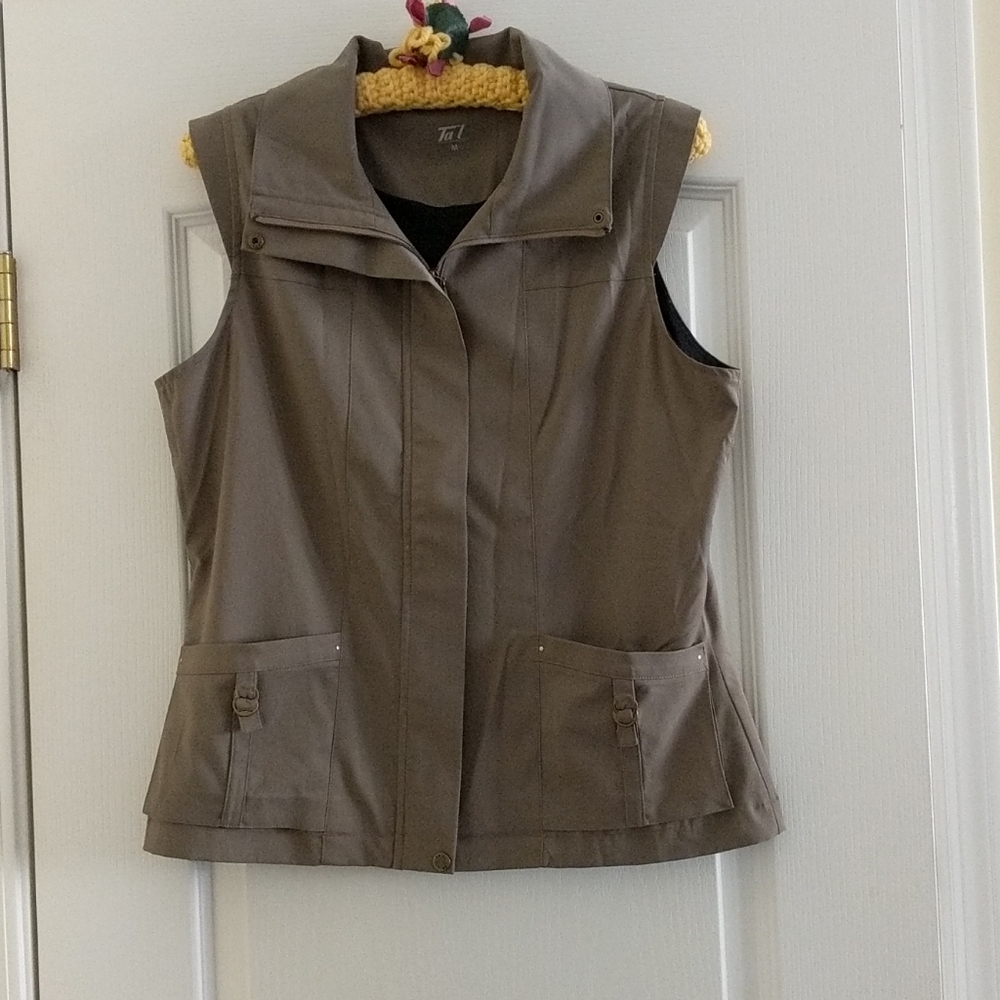 Tail taupe, hidden zipper polyester vest. Size Med